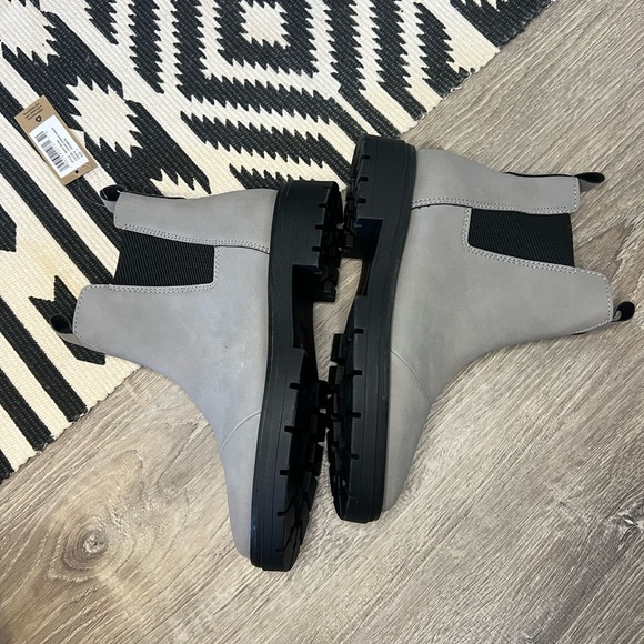 TOMS - Skylar Chelsea Boots Cement Synthetic Nubuck Women Size 7 NWT - Picture 4 of 7